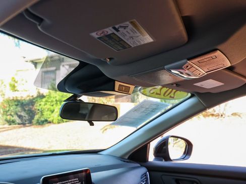 Used 2025 Nissan Rogue SV AWD/4WD image 13