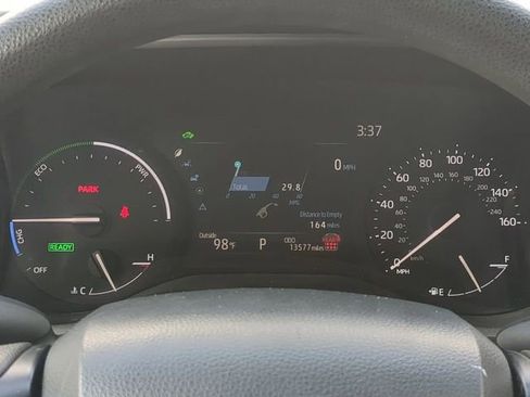Used 2025 Toyota Sienna LE FWD image 31