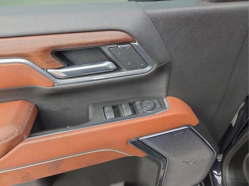 Used 2025 GMC Sierra 2500 Denali Ultimate image 15