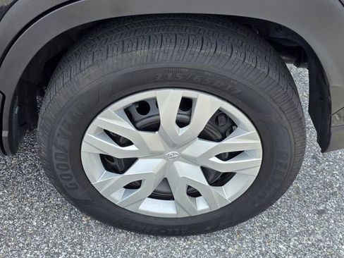 Used 2022 Toyota Corolla Cross L FWD image 29