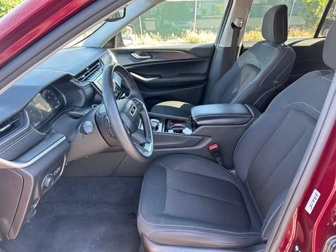 Used 2023 Jeep Grand Cherokee Laredo AWD/4WD image 25