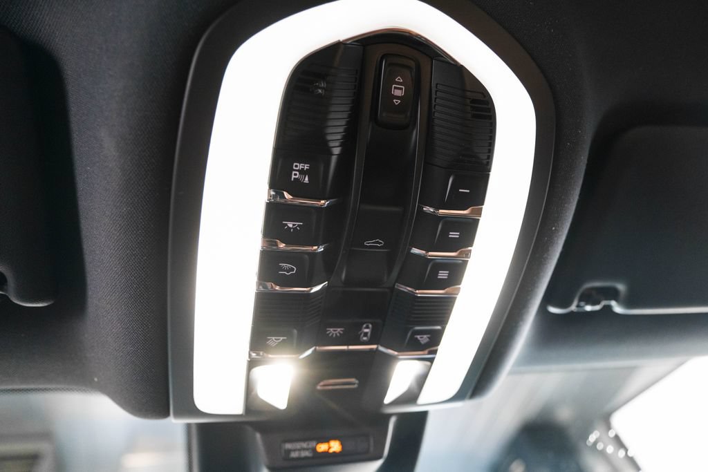Certified 2023 Porsche Macan S AWD/4WD image 28