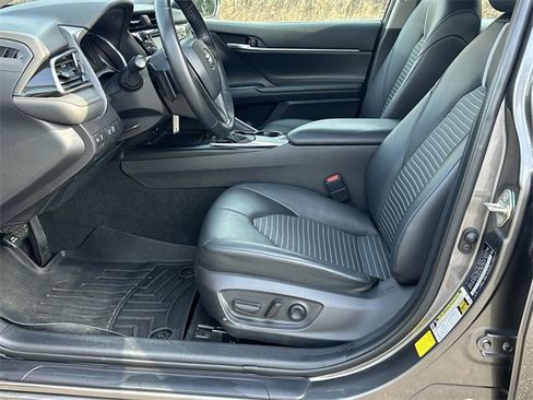 Used 2020 Toyota Camry SE image 10