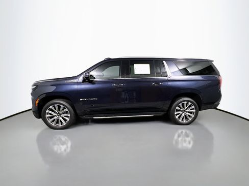 Used 2025 Chevrolet Suburban High Country image 9