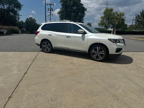 Used 2018 Nissan Pathfinder Platinum AWD/4WD image 8