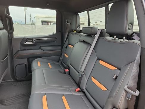 Used 2024 GMC Sierra 1500 AT4 w/ AT4 Premium Package AWD/4WD image 10