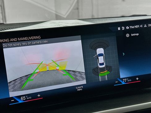 Used 2024 BMW 330i Sedan w/ Premium Package image 23