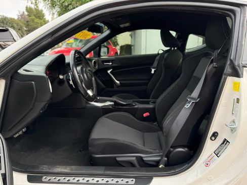 Used 2017 Toyota 86 image 10