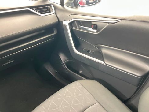 Used 2025 Toyota RAV4 XLE AWD/4WD image 9