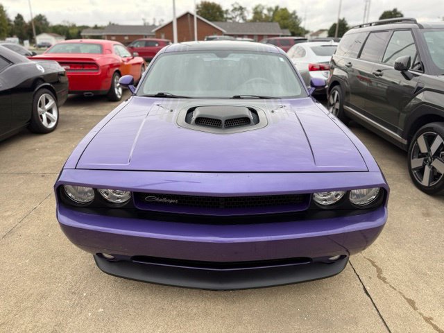 Used 2014 Dodge Challenger R/T RWD image 2