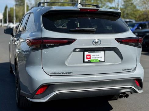 Certified 2025 Toyota Highlander XSE image 3