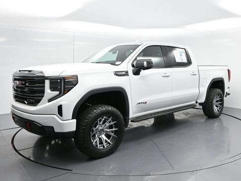 Used 2023 GMC Sierra 1500 AT4 w/ AT4 Premium Package AWD/4WD image 3