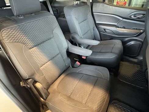 Used 2018 GMC Acadia SLE image 30