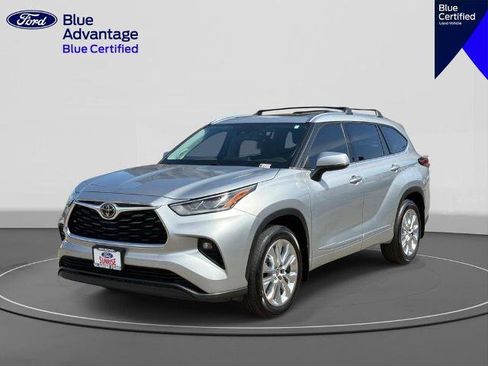 Used 2021 Toyota Highlander Limited FWD image 1