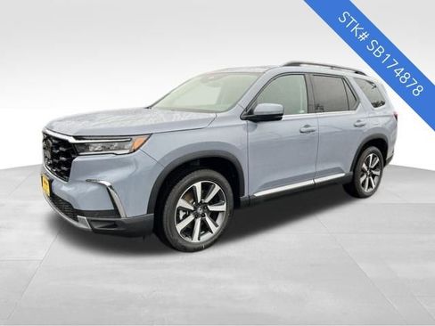 New 2025 Honda Pilot Touring image 3