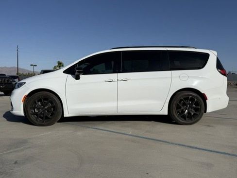 Used 2024 Chrysler Pacifica Touring-L w/ S Appearance Package FWD image 2