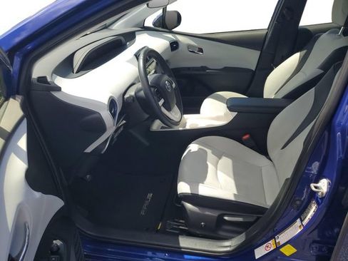 Used 2018 Toyota Prius Three Touring FWD image 9
