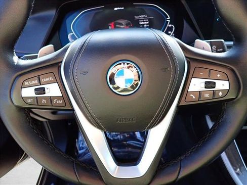 Used 2022 BMW X5 xDrive45e w/ Parking Assistance Package image 19