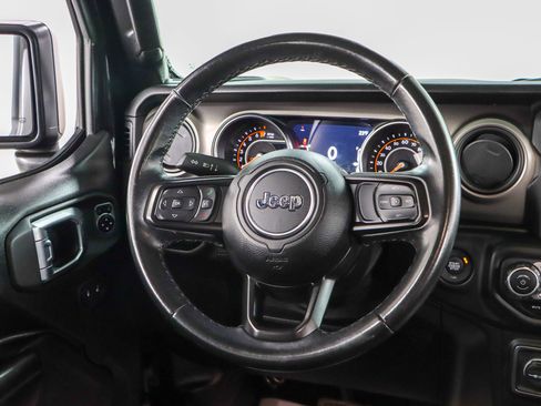 Used 2021 Jeep Gladiator Sport image 12