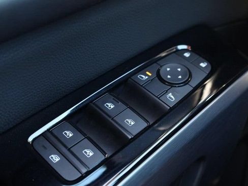 Certified 2025 Nissan Pathfinder SL w/ SL Premium Package FWD image 22