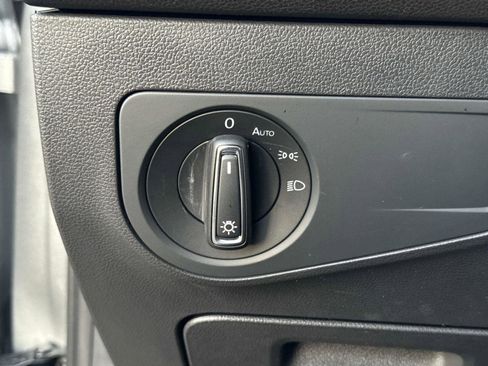 Used 2022 Volkswagen Tiguan SE image 24