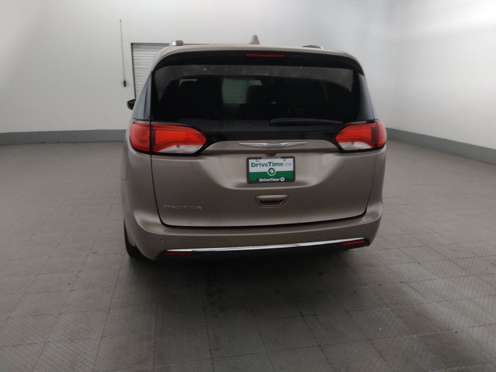 Used 2017 Chrysler Pacifica Touring-L Plus w/ Advanced Safetytec Group FWD image 6