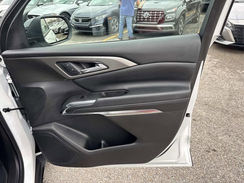 Certified 2025 Chevrolet Traverse LT image 14