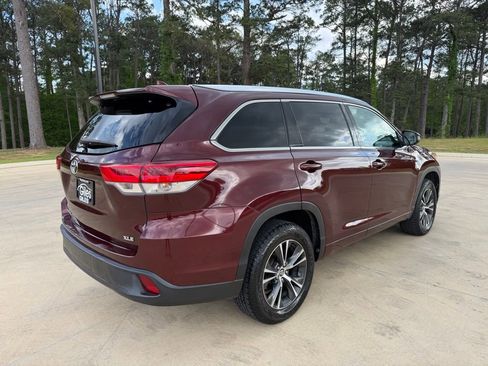 Used 2018 Toyota Highlander XLE FWD image 5