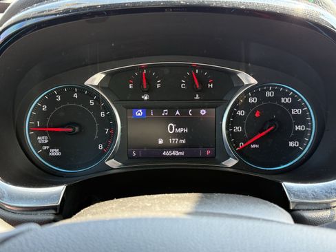 Used 2022 Chevrolet Traverse LT FWD image 13