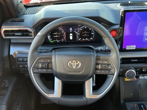 Used 2025 Toyota 4Runner TRD Off-Road Premium image 17