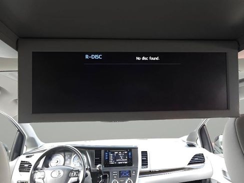 Used 2017 Toyota Sienna XLE Premium w/ Outdoor Package AWD/4WD image 23