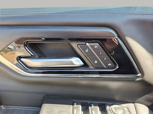 Used 2025 GMC Yukon XL Denali image 27