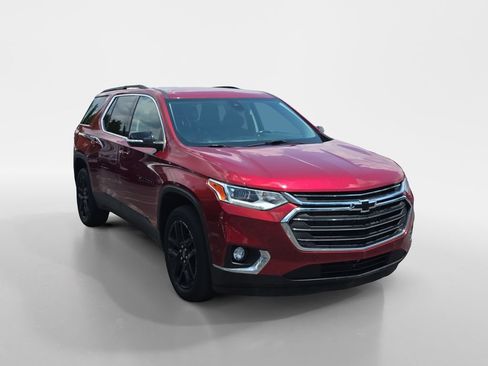 Used 2021 Chevrolet Traverse LT FWD image 2