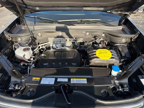 Used 2025 Volkswagen Atlas SEL image 25