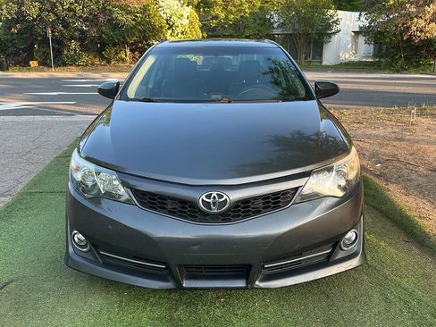 Used 2012 Toyota Camry SE image 2