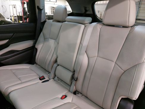 Used 2023 Subaru Ascent Limited w/ Technology Package image 16