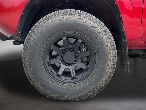 Used 2020 Toyota Tacoma SR AWD/4WD image 31