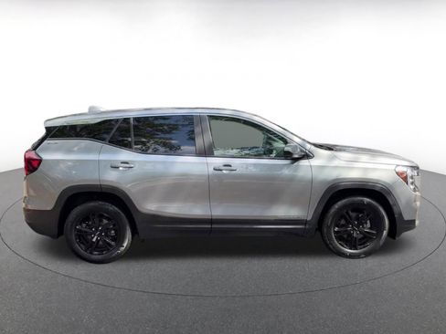 Used 2024 GMC Terrain SLE FWD image 16