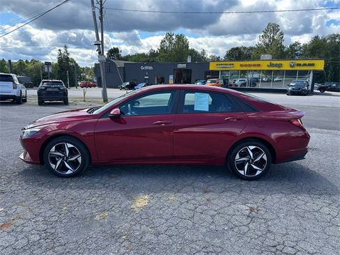 Used 2023 Hyundai Elantra SEL w/ Convenience Package image 2