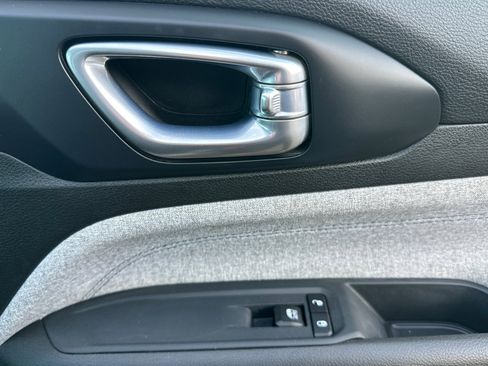 Used 2024 Jeep Compass Latitude image 20