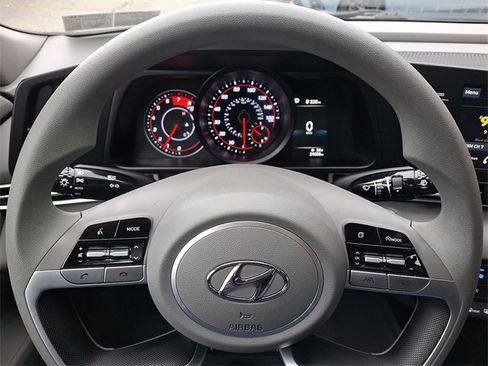 Used 2023 Hyundai Elantra SEL w/ Winter Weather Package image 20