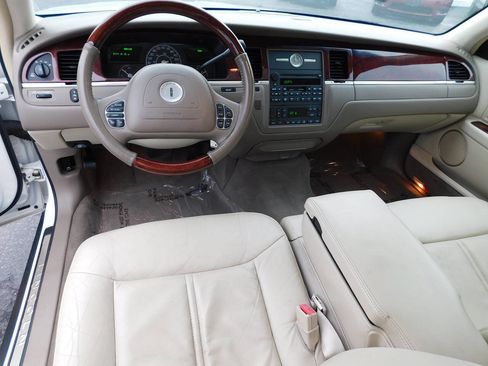 Used 2003 Lincoln Town Car Cartier RWD image 49