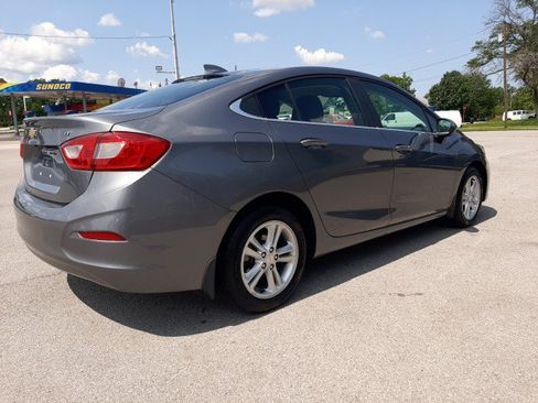 Used 2018 Chevrolet Cruze LT w/ Convenience Package FWD image 4