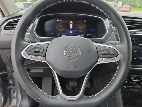 Used 2023 Volkswagen Tiguan SE w/ Panoramic Sunroof Package AWD/4WD image 18