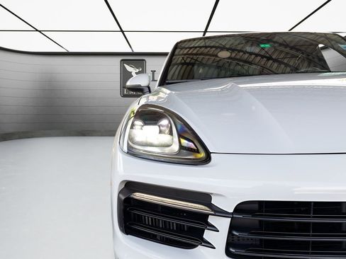 Used 2021 Porsche Cayenne Coupe w/ Premium Package AWD/4WD image 14