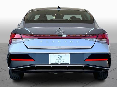 Used 2025 Hyundai Elantra SEL image 5