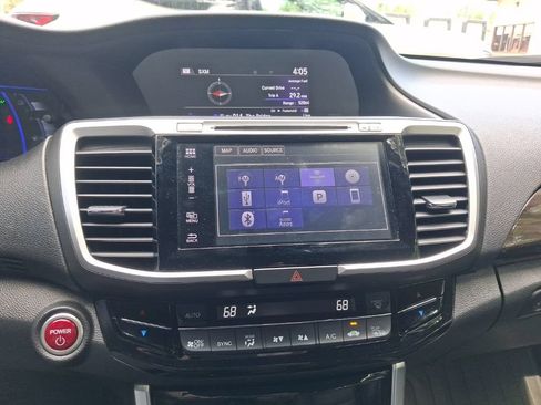 Certified 2017 Honda Accord Touring image 22