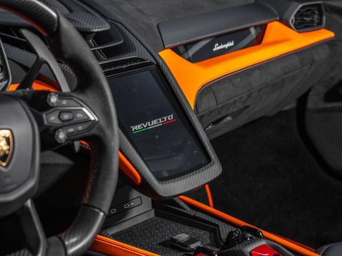 Used 2024 Lamborghini Revuelto AWD/4WD image 43