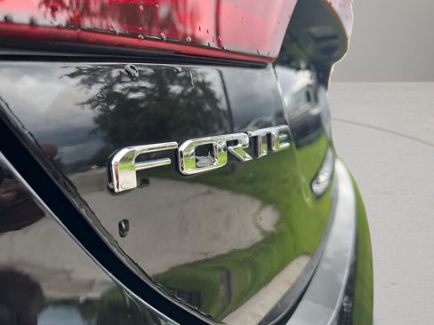 Used 2021 Kia Forte LXS FWD image 31