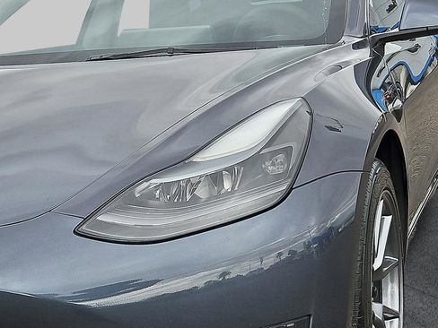 Used 2023 Tesla Model 3 Standard Range image 19